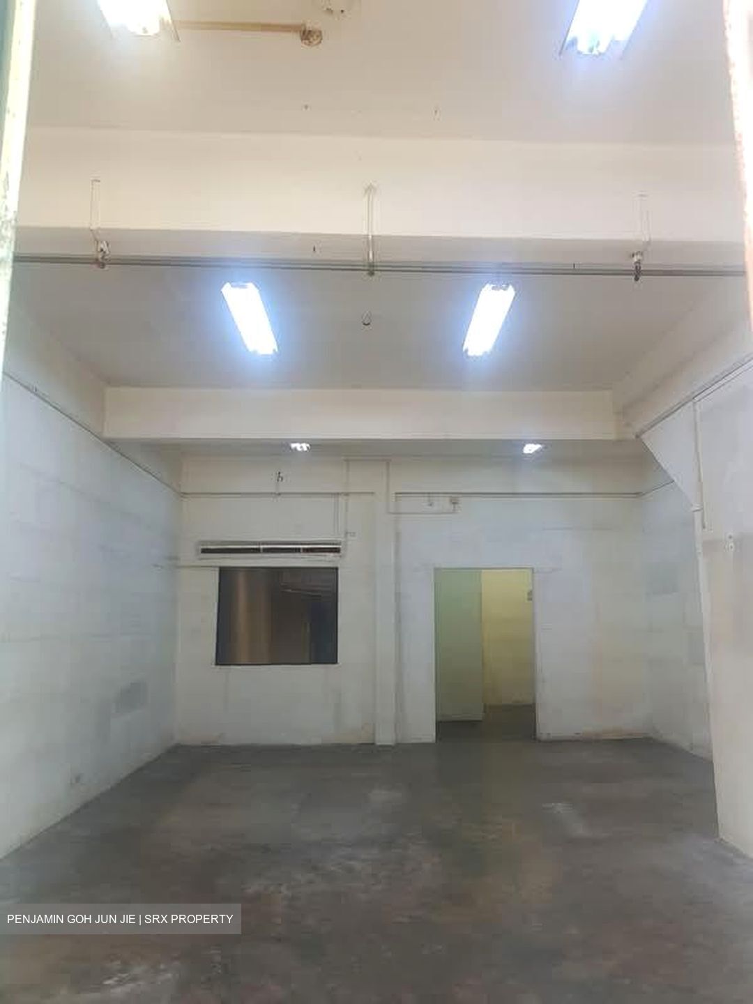 Changi Road (D14), Shop House #570489651